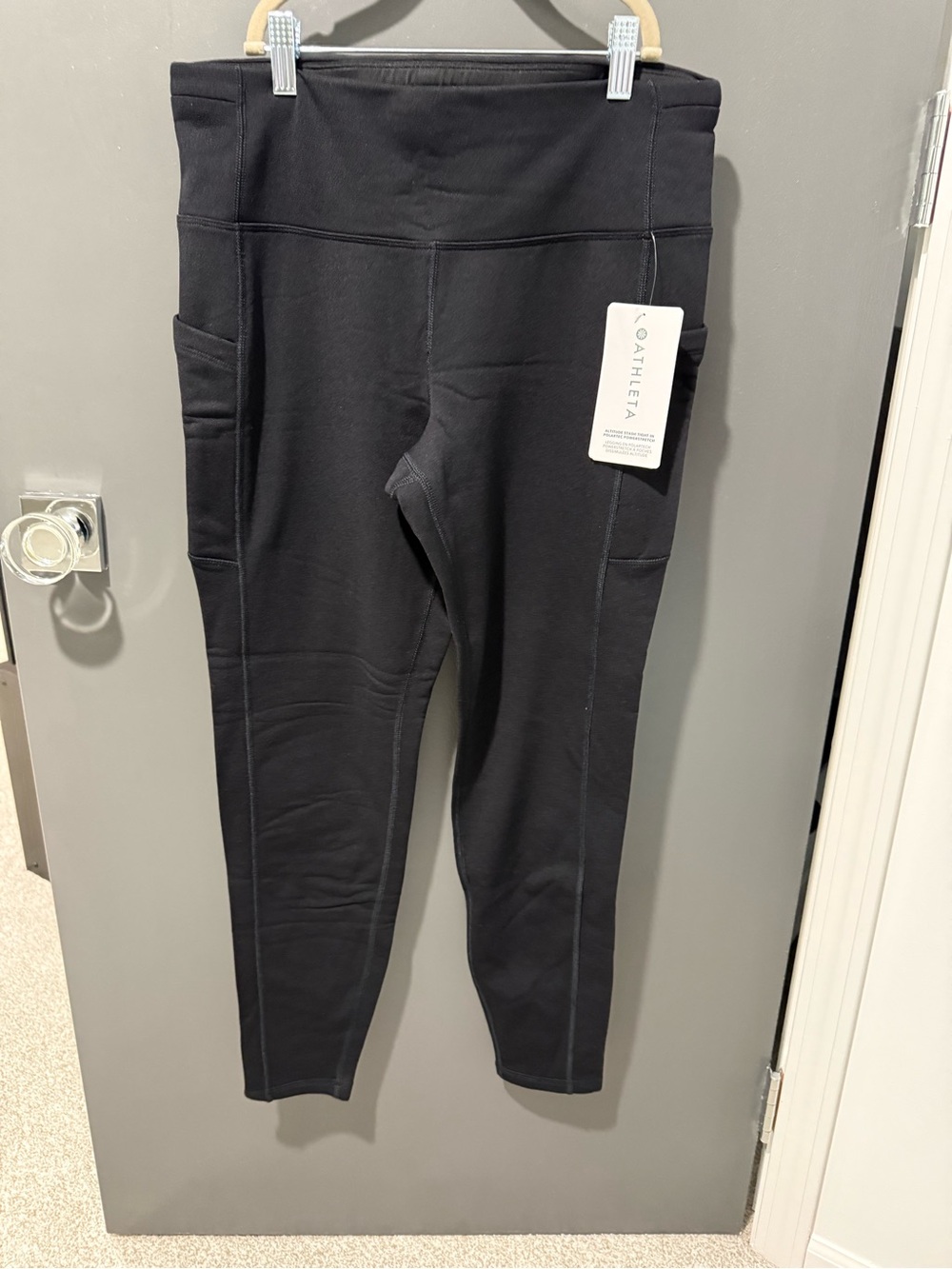 Athleta Women’s Black High-Rise Pocket Leggings